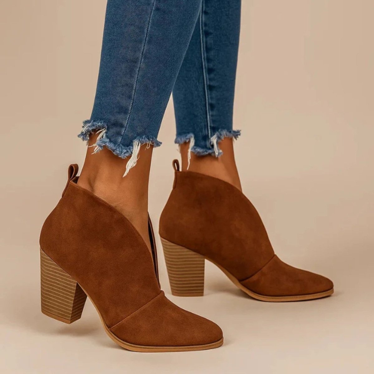 Botins Chique de Biqueira Amêndoa - Botins - Vessa