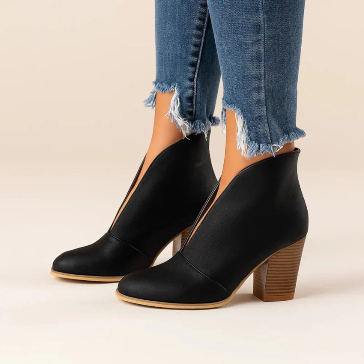 Botins Chique de Biqueira Amêndoa - Botins - Vessa
