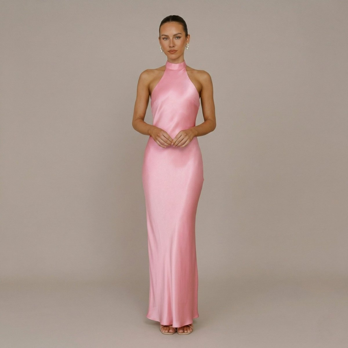 Vestido Maxi em Cetim de Gola Alta - Vestido Maxi - Vessa
