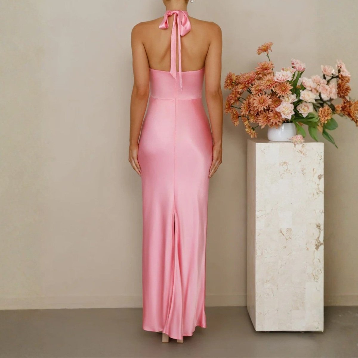 Vestido Maxi em Cetim de Gola Alta - Vestido Maxi - Vessa